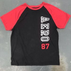 2000’s Aeropostale black+red raglan tee